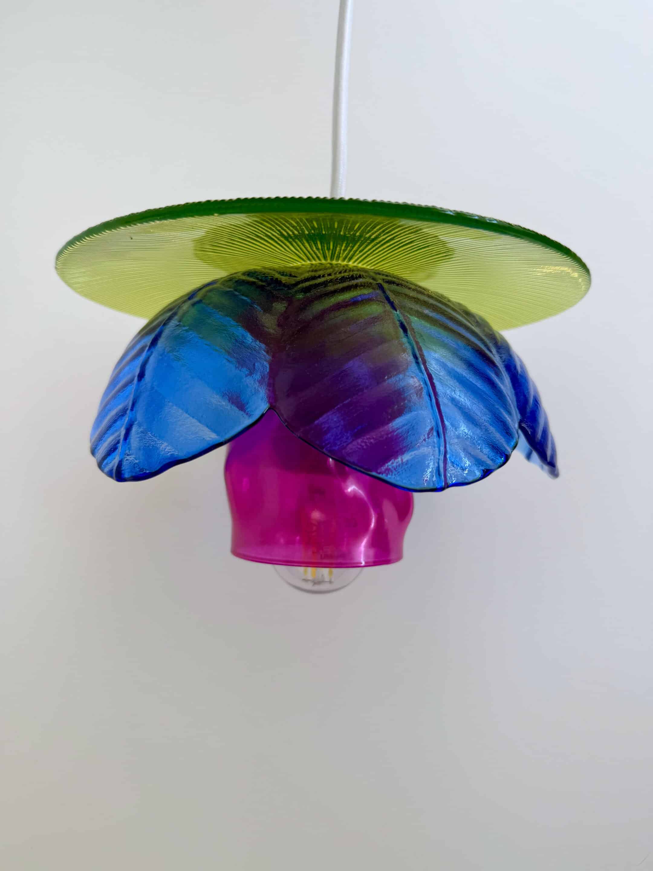 Suspension Fuchsia 1 Suspension colorée en verre recyclée